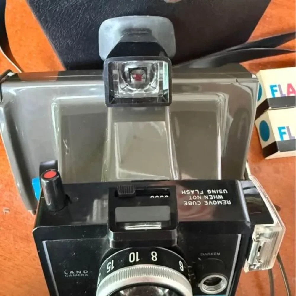 1969 Vintage Polaroid Camera with case and bulbs